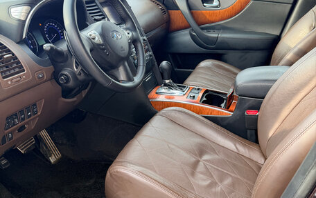 Infiniti QX70, 2015 год, 2 300 000 рублей, 14 фотография