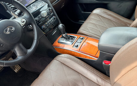 Infiniti QX70, 2015 год, 2 300 000 рублей, 13 фотография