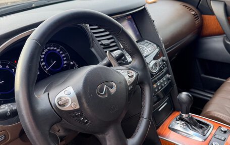 Infiniti QX70, 2015 год, 2 300 000 рублей, 12 фотография