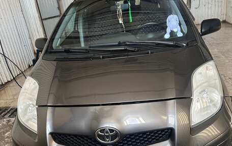 Toyota Yaris III рестайлинг, 2010 год, 850 000 рублей, 2 фотография