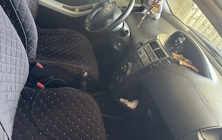 Toyota Yaris III рестайлинг, 2010 год, 850 000 рублей, 5 фотография