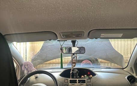 Toyota Yaris III рестайлинг, 2010 год, 850 000 рублей, 6 фотография