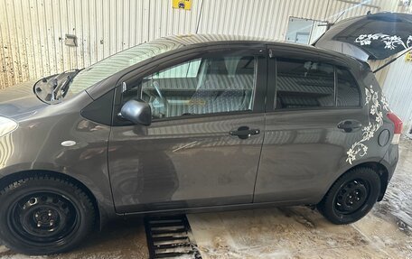 Toyota Yaris III рестайлинг, 2010 год, 850 000 рублей, 3 фотография