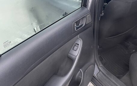 Toyota Avensis III рестайлинг, 2006 год, 380 000 рублей, 11 фотография