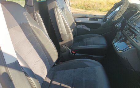 Volkswagen Multivan T6 рестайлинг, 2018 год, 4 100 000 рублей, 11 фотография