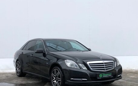 Mercedes-Benz E-Класс, 2010 год, 1 190 000 рублей, 3 фотография