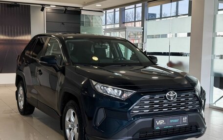 Toyota RAV4, 2020 год, 2 817 000 рублей, 3 фотография