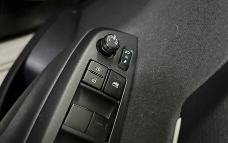 Toyota Yaris, 2020 год, 1 245 000 рублей, 11 фотография