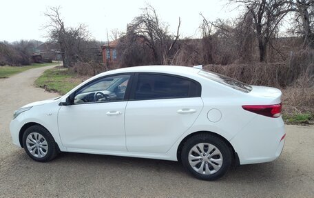 KIA Rio IV, 2017 год, 895 000 рублей, 1 фотография