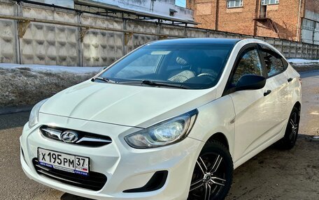 Hyundai Solaris II рестайлинг, 2013 год, 665 000 рублей, 1 фотография