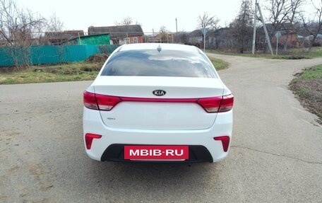 KIA Rio IV, 2017 год, 895 000 рублей, 3 фотография