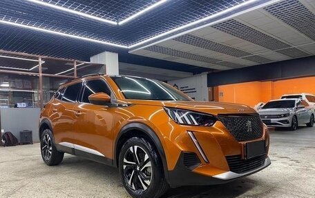 Peugeot 2008 II, 2022 год, 1 800 000 рублей, 2 фотография