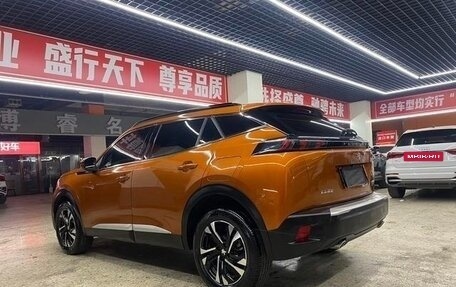 Peugeot 2008 II, 2022 год, 1 800 000 рублей, 4 фотография