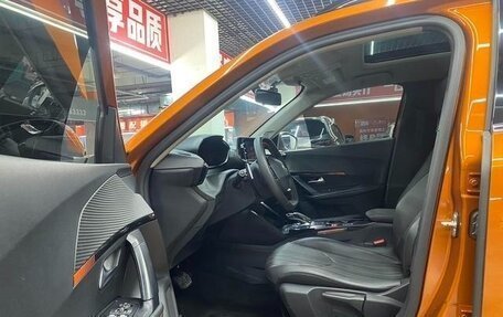 Peugeot 2008 II, 2022 год, 1 800 000 рублей, 8 фотография