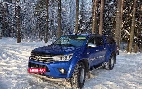 Toyota Hilux VIII, 2017 год, 4 200 000 рублей, 2 фотография