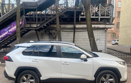 Toyota RAV4, 2022 год, 2 670 000 рублей, 4 фотография