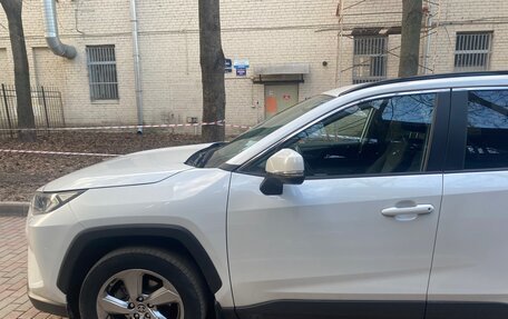 Toyota RAV4, 2022 год, 2 670 000 рублей, 5 фотография