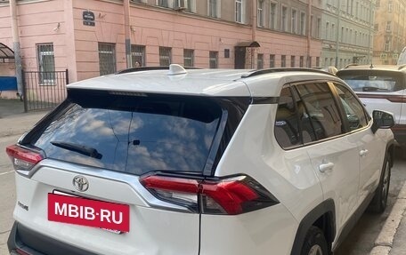 Toyota RAV4, 2022 год, 2 670 000 рублей, 2 фотография