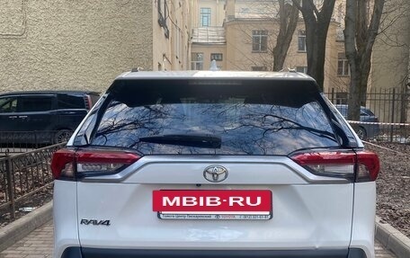 Toyota RAV4, 2022 год, 2 670 000 рублей, 3 фотография