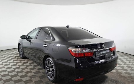 Toyota Camry, 2017 год, 2 200 000 рублей, 8 фотография