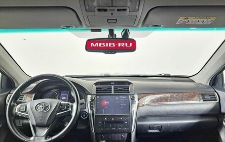 Toyota Camry, 2017 год, 2 200 000 рублей, 17 фотография