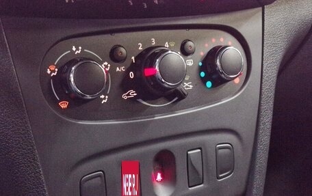 Renault Logan II, 2017 год, 1 110 000 рублей, 3 фотография