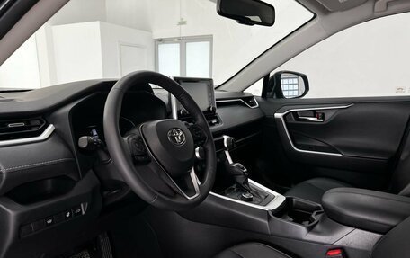 Toyota RAV4, 2021 год, 3 880 000 рублей, 9 фотография