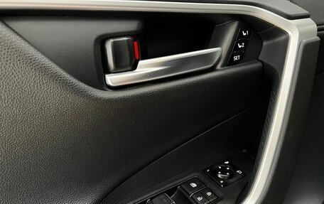 Toyota RAV4, 2021 год, 3 880 000 рублей, 23 фотография