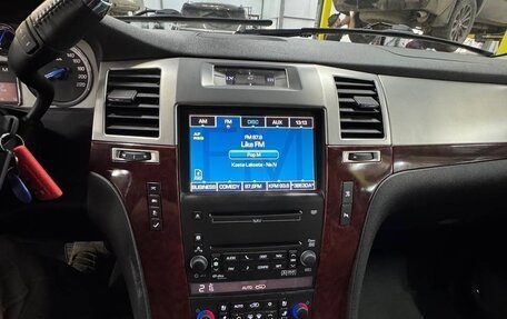 Cadillac Escalade III, 2010 год, 2 500 000 рублей, 1 фотография