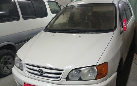 Toyota Ipsum II, 2000 год, 610 000 рублей, 2 фотография