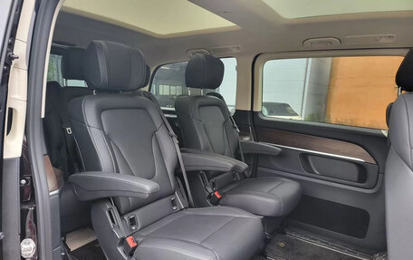 Mercedes-Benz V-Класс, 2022 год, 12 740 000 рублей, 8 фотография