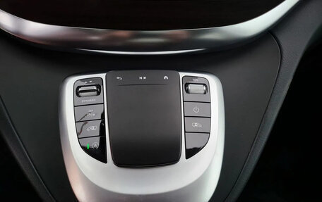 Mercedes-Benz V-Класс, 2022 год, 12 740 000 рублей, 26 фотография