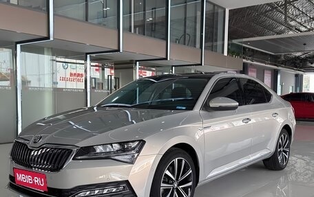 Skoda Superb III рестайлинг, 2022 год, 2 500 000 рублей, 1 фотография