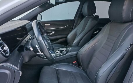 Mercedes-Benz E-Класс, 2020 год, 3 550 000 рублей, 10 фотография