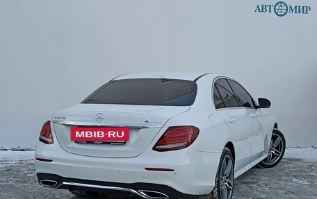 Mercedes-Benz E-Класс, 2020 год, 3 550 000 рублей, 5 фотография