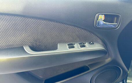 Mitsubishi Outlander III рестайлинг 3, 2004 год, 599 000 рублей, 17 фотография