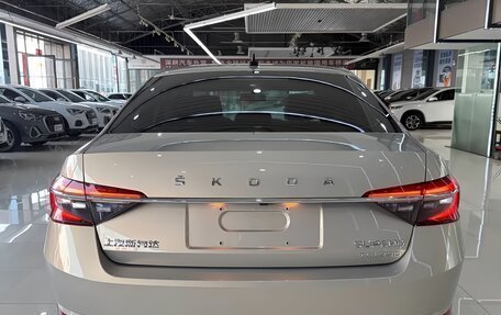 Skoda Superb III рестайлинг, 2022 год, 2 500 000 рублей, 6 фотография