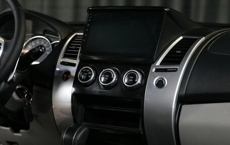 Mitsubishi Pajero Sport II рестайлинг, 2014 год, 1 699 000 рублей, 10 фотография