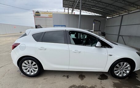 Opel Astra J, 2011 год, 750 000 рублей, 1 фотография