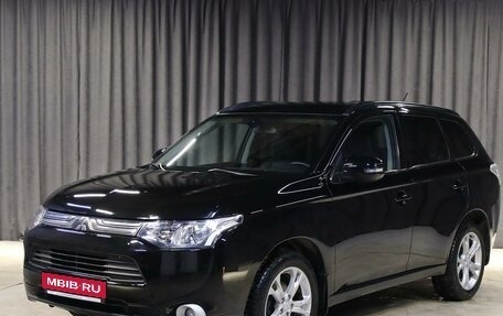 Mitsubishi Outlander III рестайлинг 3, 2014 год, 1 299 000 рублей, 1 фотография
