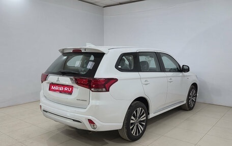Mitsubishi Outlander III рестайлинг 3, 2022 год, 2 995 000 рублей, 1 фотография