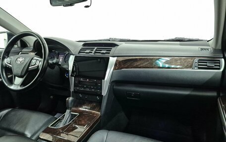 Toyota Camry, 2017 год, 2 370 000 рублей, 13 фотография