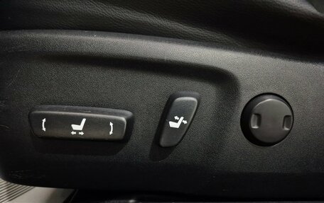 Toyota Camry, 2017 год, 2 370 000 рублей, 10 фотография