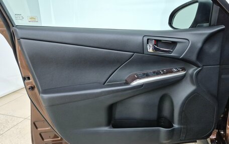 Toyota Camry, 2017 год, 2 370 000 рублей, 7 фотография