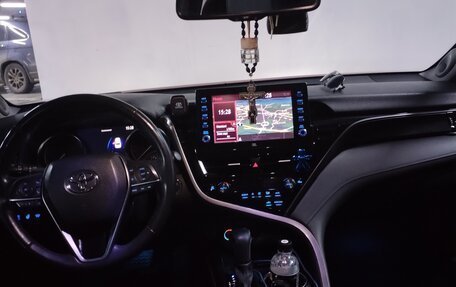 Toyota Camry, 2021 год, 3 950 000 рублей, 5 фотография