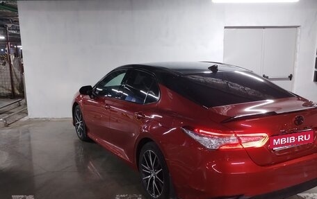 Toyota Camry, 2021 год, 3 950 000 рублей, 10 фотография