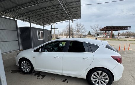Opel Astra J, 2011 год, 750 000 рублей, 2 фотография