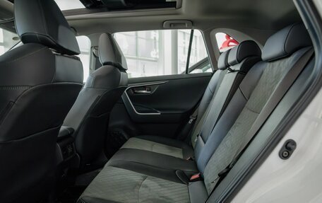 Toyota RAV4, 2025 год, 4 990 000 рублей, 21 фотография