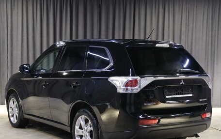 Mitsubishi Outlander III рестайлинг 3, 2014 год, 1 299 000 рублей, 4 фотография