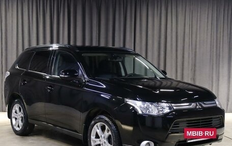 Mitsubishi Outlander III рестайлинг 3, 2014 год, 1 299 000 рублей, 3 фотография